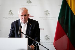 Kritikos laviną dėl įrašų feisbuke atlaikęs A. Anušauskas karo Ukrainoje kasdien nebekomentuos