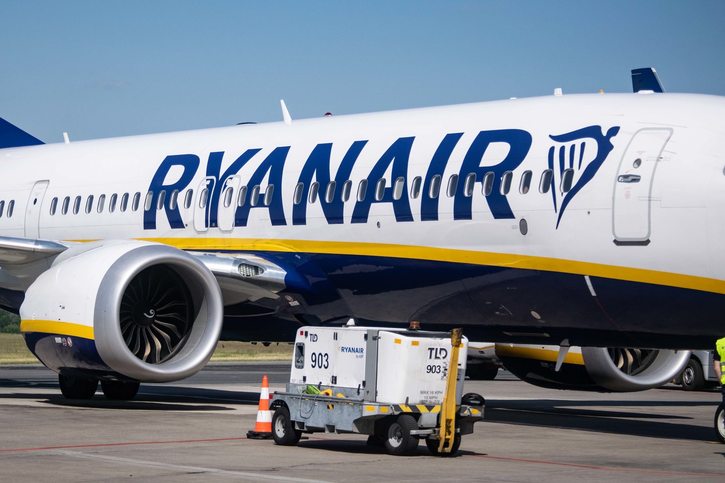Dėl pigių skrydžių bendrovės „Ryanair“ pilotų streiko sekmadienį buvo atšaukta beveik 60 skrydžių į Belgijos Šarlerua oro uostą ir iš jo.<br>Asociatyvi I.Danieliūtės nuotr.
