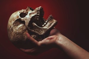 Radiniai urve leidžia manyti, kad senoviniais laikais čia buvo praktikuojama nekromantija