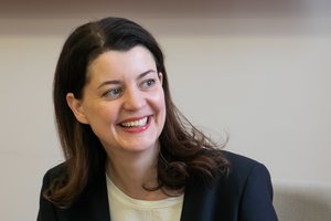 M. Navickienė pasveikino Brailio rašto žaidimą sukūrusius mokinius: taip prisidedama prie žmonių su negalia įtraukties