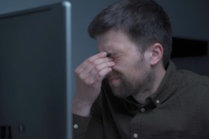 Diplominį dirbtinio intelekto pagalba rašęs vyras brangiai sumokėjo: „Neįpusėjęs skaityti tiesiog apstulbau“