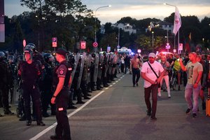 Teismas paskelbė vieno iš kaltinamųjų riaušių prie Seimo byloje paiešką