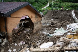 Pietų Korėjoje potvynių aukų padaugėjo iki 40