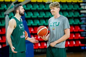 Į rinktinę ir šįkart be klubo atvykęs M. Kuzminskas visiškai ramus: „Pasiūlymų yra, kai kurie – pelningi, bet egzotiniai“