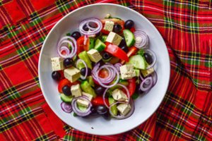 Graikiškos salotos: gardu, gaivu ir lengva