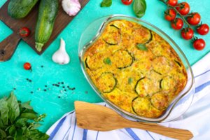 Cukinijų apkepas su sūriu ir grietinėle: kai norisi ko nors paprasto ir skanaus