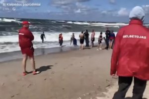 Klaipėdos gelbėtojai paviešino šokiruojantį vaizdo įrašą: įspėjimus ignoravo ir vaikai, ir suaugusieji