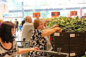 Vasarą gyventojai šias prekes šluoja iš lentynų – daugelis be to neapsieina