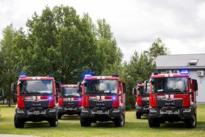 Ugniagesiams perduota 20 naujų cisterninių automobilių: vieno vertė – per 200 tūkst. eurų