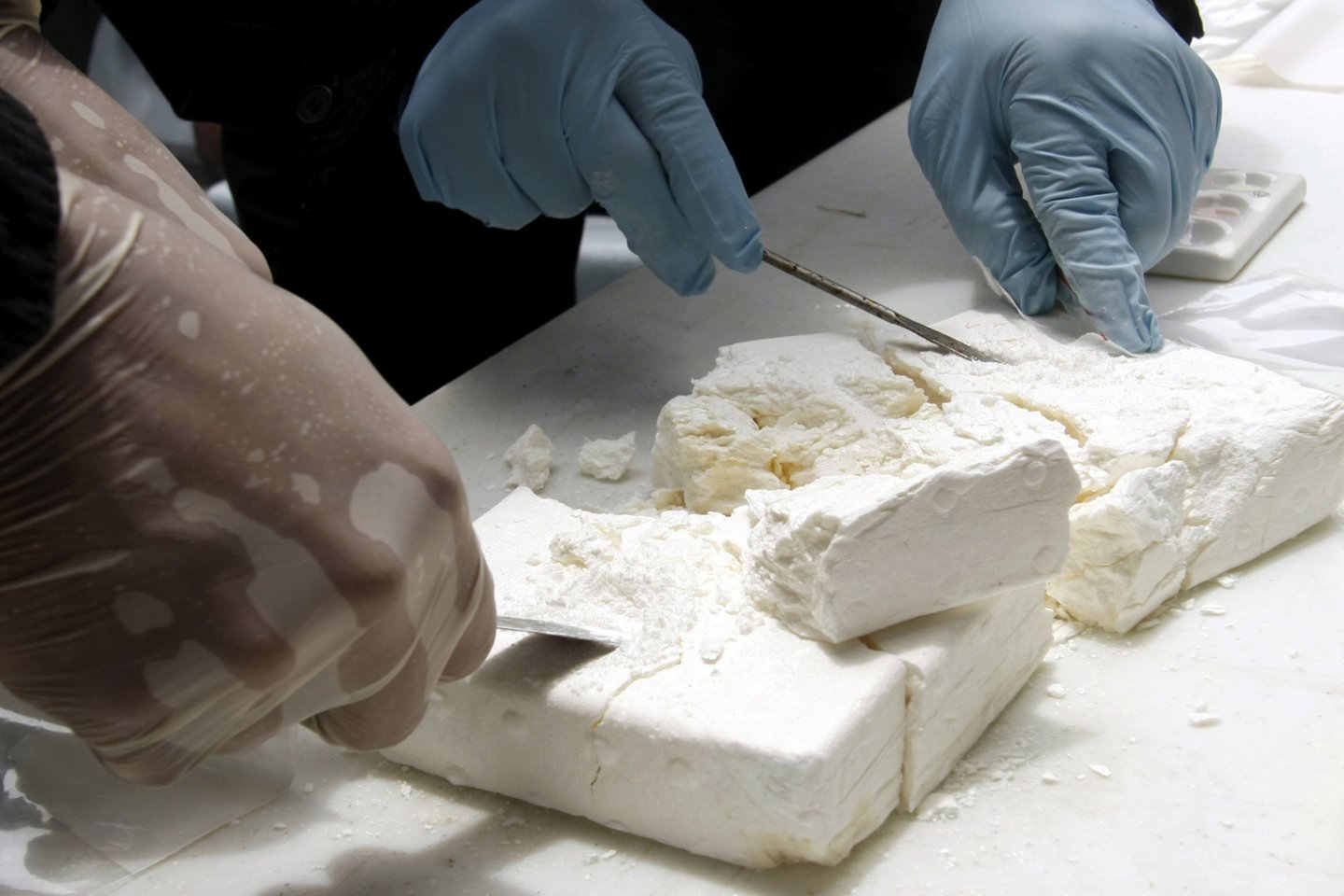  Už pustrečio kilogramo kokaino, kurio vertė - apie 200 tūkst. eurų, dviem alytiškiams skirta po 11 metų nelaisvės. <br> A. Vaitkevičiaus asociatyvioji nuotr. 