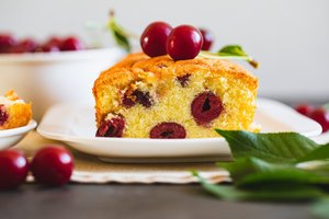 Trešnių keksas maloniai nustebins vasarišku skoniu ir aromatu