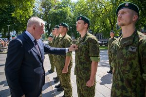 Aukštųjų mokyklų studentams bus suteiktas leitenanto laipsnis