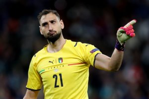 Italijos futbolo žvaigždę namuose išrengė, surišo ir pavogė pusę milijono