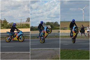 Įspūdingas pasirodymas: motociklu ant vieno rato įveikė „Aurum 1006 km lenktynių“ trasą