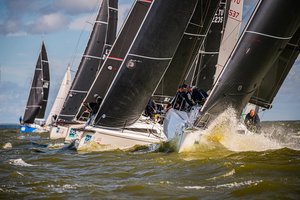 Legendinėje „Kuršių marių regatoje“ – kaip niekad modernus jūrinių jachtų laivynas