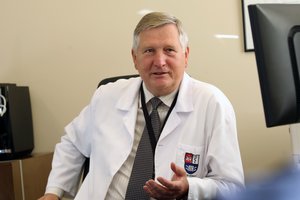 Garsus chirurgas mano, kad Kauno garbės piliečio vardą gavo avansu