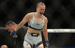 Skambus sugrįžimas: J. Stoliarenko pirmajame raunde privertė pasiduoti favorite laikytą britę