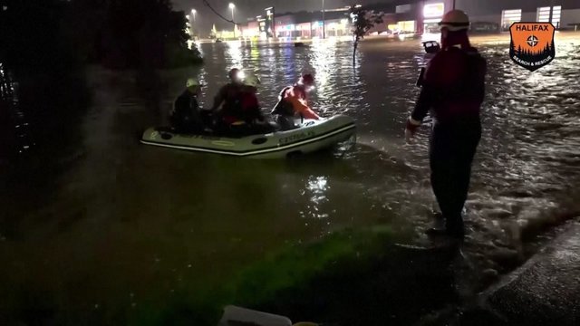 Kanadą siaubia potvyniai: dingo keturi žmonės, apsemtame automobilyje buvo vaikų