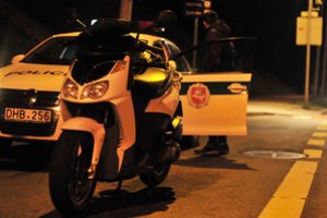 Pėsčiųjų taku Vilniuje skrieję du motoroleriai partrenkė du jaunuolius