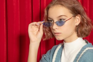 Ramina paauglių tėvus: šokiruojantys išvaizdos eksperimentai ar auskarai neįprastose vietose yra normalu