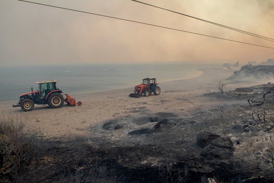  Rodo salą siaubia gaisrai.<br>EPA-ELTA nuotr.