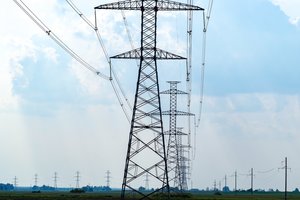 Latvijos ir Estijos elektros tinklų operatoriai mato galimybę sinchronizuotis 2025 m. vasarį, bet laukia politikų susitarimo