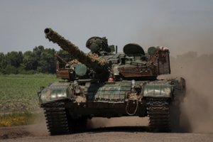 Karo paradoksas: Ukrainos tankai naudoja degalus, pagamintus iš Rusijos naftos