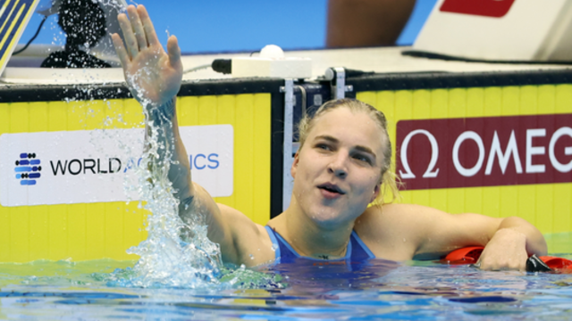 R. Meilutytei ant kaklo vėl žėri auksas: plaukimo žvaigždė trečiąkart tapo pasaulio čempione
