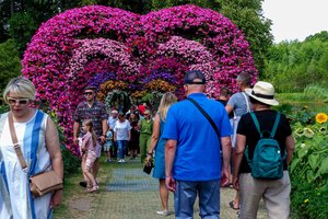 Į Lietuvą atkeliauja gaivesni orai: pro debesis išlendančią saulę vietomis keis lietus