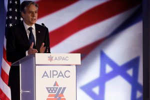 JAV žada toliau tiekti ginklus Izraeliui nepaisant teismų reformos