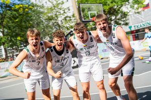 Lietuvos vaikinų trijulių krepšinio rinktinė pergalingai pradėjo EJOF varžybas