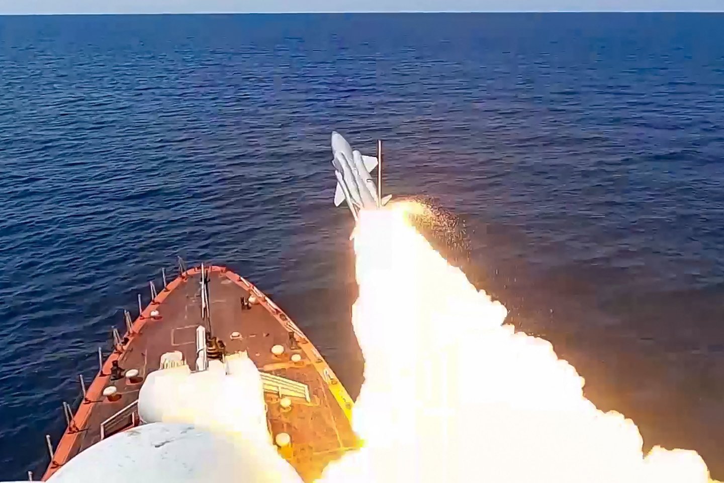 Karas Ukrainoje. Rusijos karinis laivas Juodojoje jūroje.<br>AFP/Scanpix nuotr.