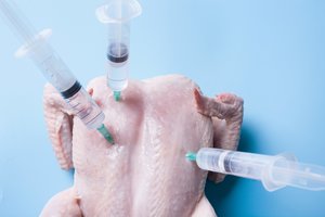 Štai kokį pavojų kelia antibiotikai mėsoje: tai gali paliesti kiekvieną