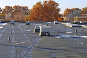 Jei su kaimynais nusprendėte keisti daugiabučio stogą: šiais atvejais prireiks statybų leidimo