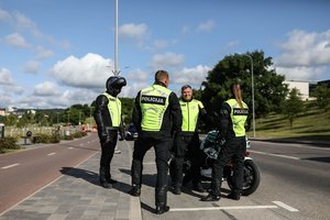 Motociklus vairuojantys pareigūnai atrodys kitaip: renkasi tinkamiausią aprangą