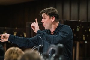 Dirigentas J. Janulevičius: „Du svarbūs teatro uždaviniai – publiką lepinti ir auklėti“