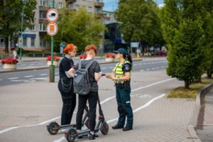 Ligoninėse – šimtai sužalotų paspirtukininkų: išbarškinti dantys, lūžę žandikauliai ir raktikauliai, įvairios traumos