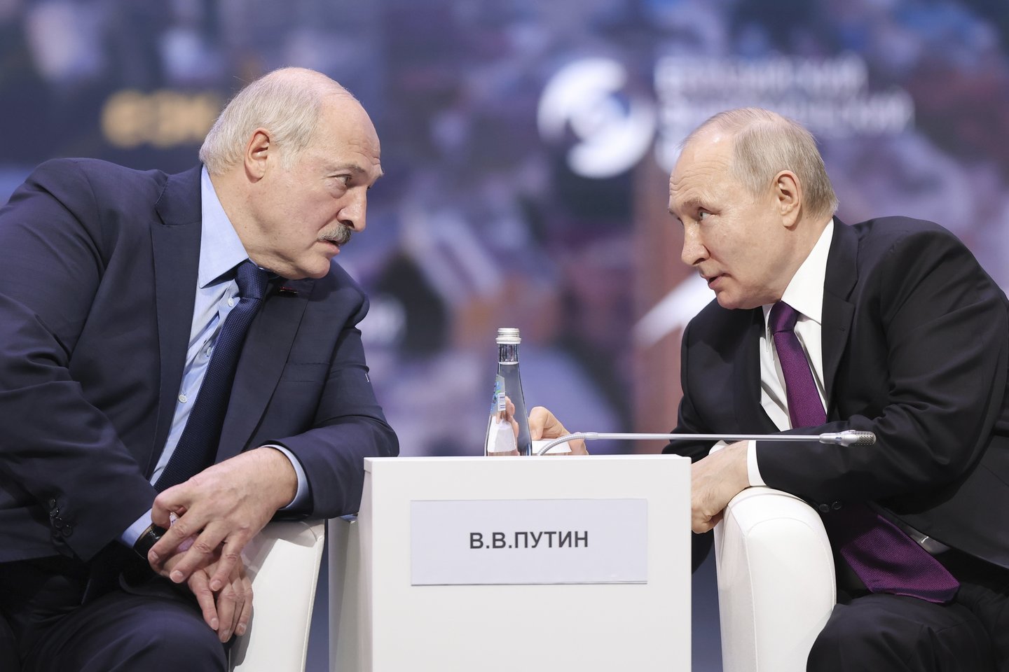 Aliaksandras Lukašenka ir Vladimiras Putinas.<br>AP/Scanpix nuotr.