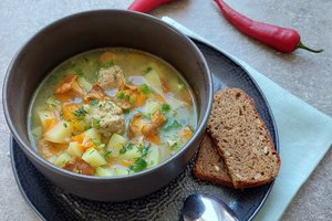 Voveraičių sriuba su mėsos kukuliais patiko visai šeimai – išbandykite ir jūs