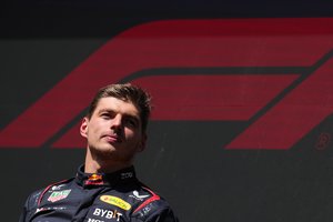 Apie pensiją užsiminęs M. Verstappenas apsigalvojo: jaunoji „Formulės 1“ legenda atskleidė, kas „palaiko ugnį“