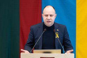 Prezidento posto siekiantis A. Veryga įvardijo savo privalumą: už manęs stovi partija