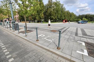 Mažiau gatvėse išmėtytų paspirtukų: Vilniuje įrenginėjamos jų stovėjimo vietos