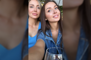 Marketingo specialistė Monika Rachinštein parodė dvynę sesę: „Viena už kitą eidavome ir į pasimatymus, ir į egzaminus“