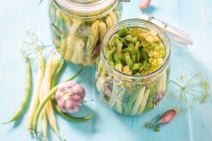 Marinuotos šparaginės pupelės pagal Dianą: žiemą džiaugsitės kiekvienu stiklainiu