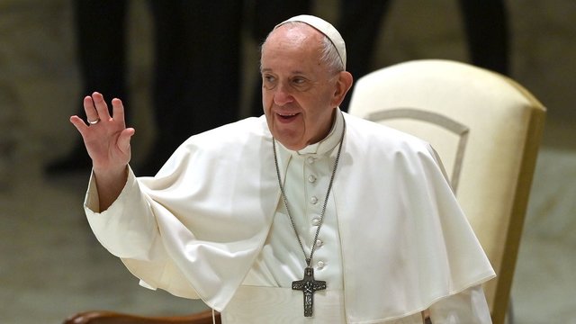 Popiežius Pranciškus pradėjo savo 42-ąją kelionę: pontifiko lėktuvas nusileido Portugalijoje