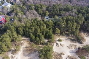 Žinomi žmonės įsiutino palangiškius: visai prie pat jūros statys daugiaaukštį