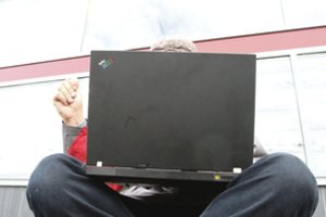 Prieš keliolika metų sukauptas vaikų pornografijos rinkinys Pakruojo rajono gyventoją atvedė į teisiamųjų suolą