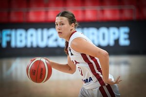 Tarp aštuonių geriausių: Latvijos dvidešimtmetės Europos čempionate įveikė švedes