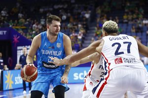 L. Dončičiaus trigubo dublio nepakako: slovėnai pasirengimo cikle krito prieš be G. Antetokounmpo žaidusius graikus