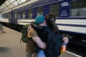 Karo išskirta šeima susitiko po 18 mėnesių: prarasti vilties neleido trys prieš atsisveikinant ištarti žodžiai